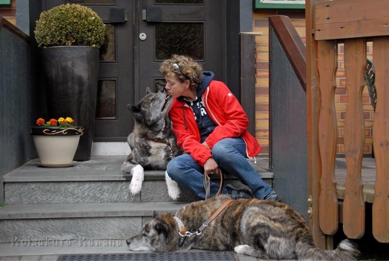 DSC_2325.JPG - Helga mit Loba und Haikan